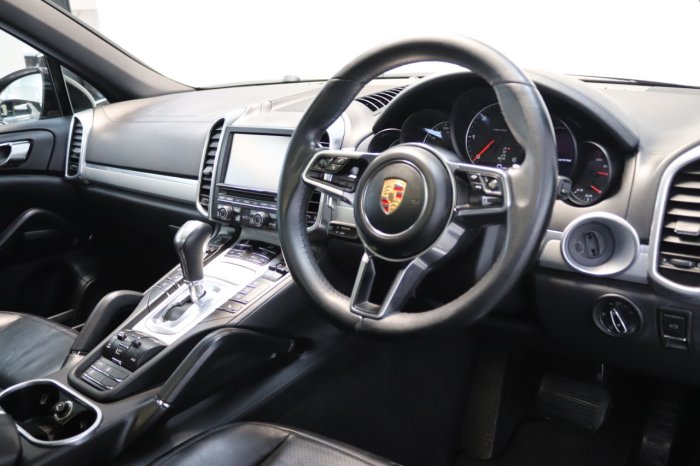 Porsche Cayenne 3.0 Diesel 5dr Tiptronic S Estate Diesel Black